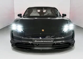Taycan 4S Cross Turismo Tiefschwarzmetallic PKO