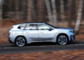 BMW iX3 ขับขี่ด้านข้าง