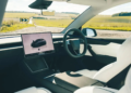 Tesla Model Y ด้านภานในรถด้านหน้าผู้ขับขี่