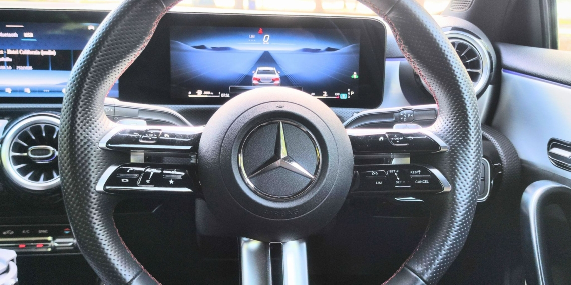 Mercedes-Benz A200 AMG Dynamic พวงมาลัย